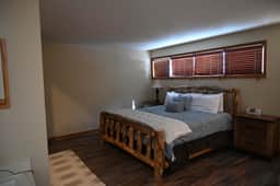 Cozy Ski-In/Ski-Out Mountain Getaway I Winter Park - Image 3