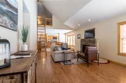 Grand Getaway | Golf & Ski & Stay | Loft Cabin - Image 4
