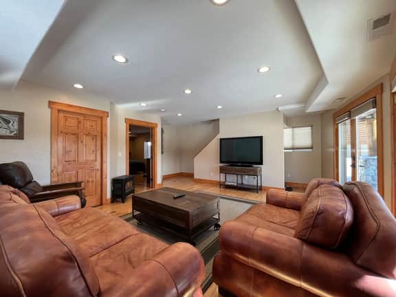 Beautiful Mountain Cabin - Image 3