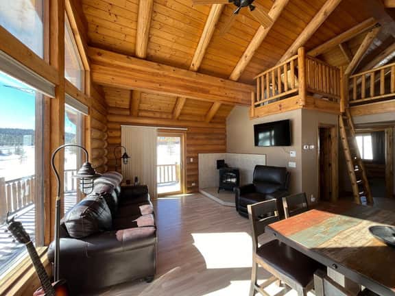 Beautiful Mountain Cabin - Image 4