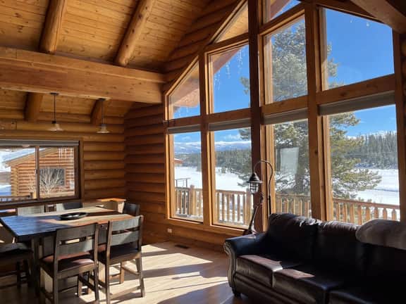Beautiful Mountain Cabin - Image 2