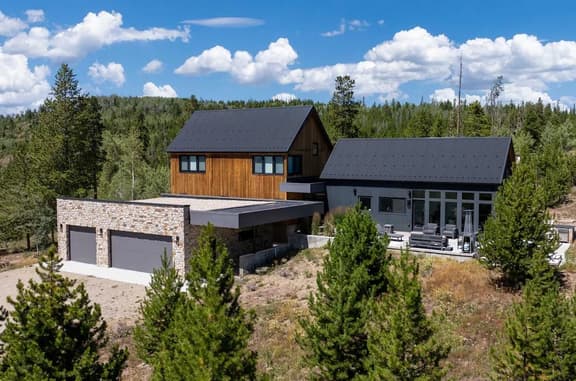 Ridgeline Retreat | Modern 4BR, Big Mountain Views - Image 1